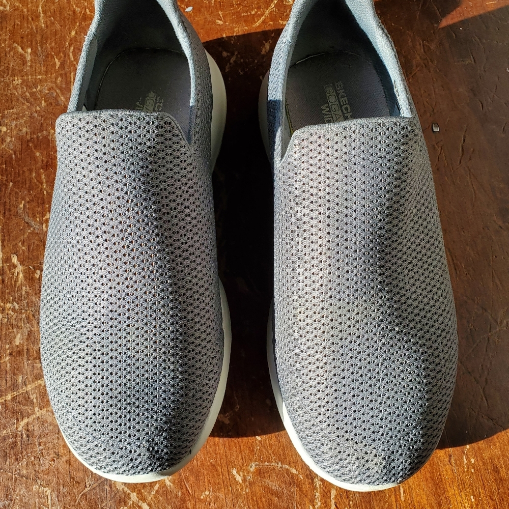 Sketchers GogoMax Wide Fit Men's Sneakers, Size 9